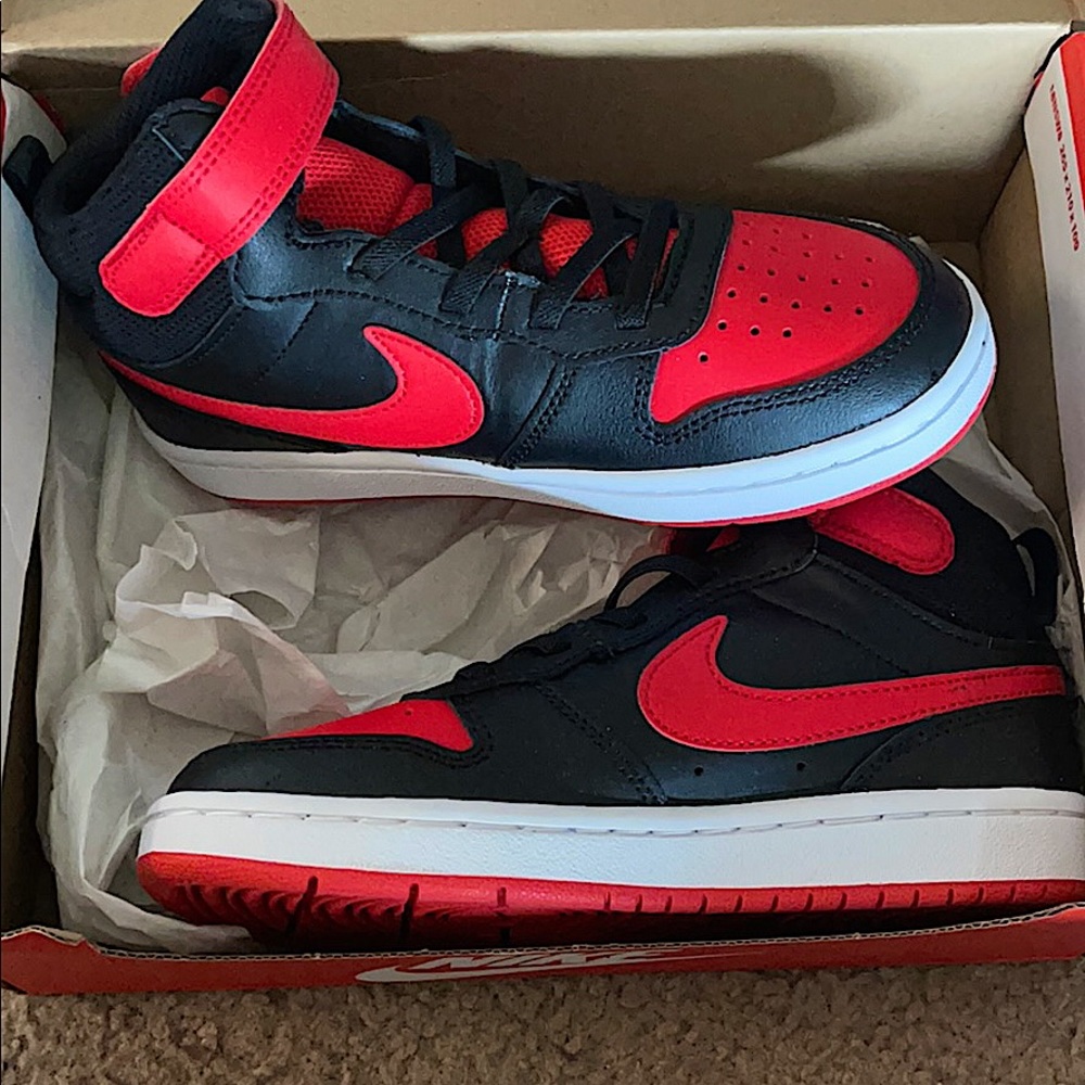 NiKE boys shoes - brand new